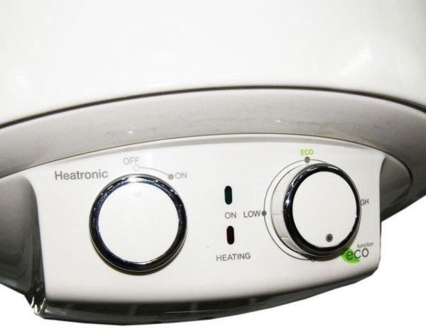 Электрический накопительный водонагреватель Electrolux EWH 100 Heatronic DryHeat
