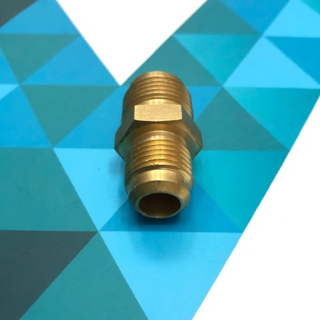 Штуцер переходной (фитинг) 3/8" х 1/2" (под гайки)