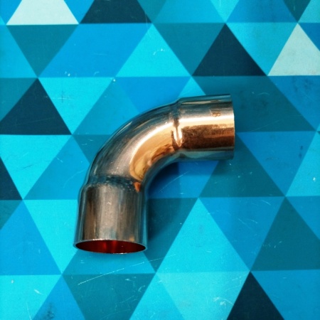 Угол медный 90гр. 1-1/8" (28,57мм.) пайка (двухраструбный с большим радиусом)