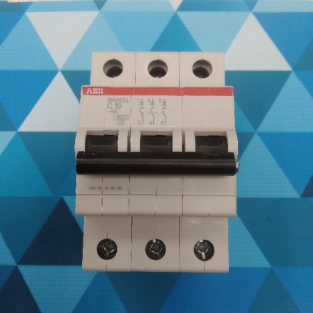Автоматический выключатель ABB 3-полюсный SH203L C10А 4.5кА (2CDS243001R0104)