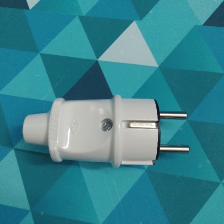 Евровилка c заземлением белая MAKEL (16А, 250V)