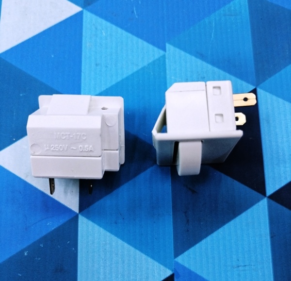 Кнопка для холодильника LTK-17A  Бирюса 1338050629 (2х pin, 250V, 0.5A)